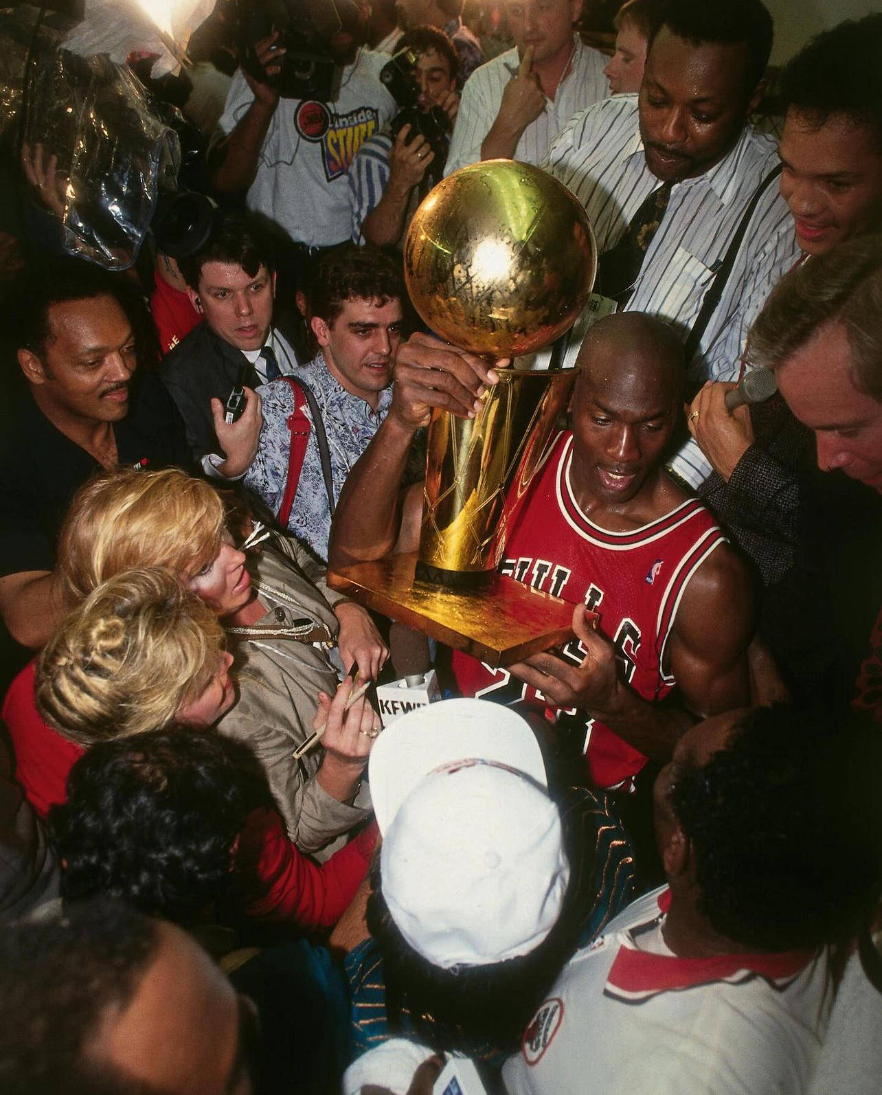 NG大舞台这也行?芝加哥公牛围绕全明星赛更衣室发声浙江队冲刺阶段复出首秀,法兰克福窗口期门线救险(央视宣布孔令辉复出)